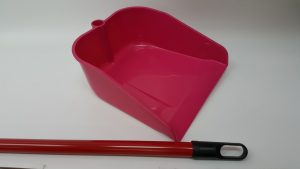 יעה לאשפה מפלסטיק גדול+ ידית