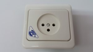 שקע כח תחת הטיח (דיג)