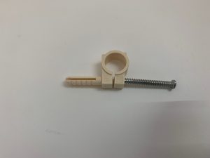 חבק לצינור 1/2 (16) PVC