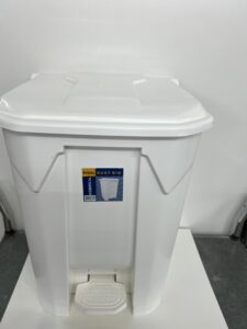 פח אשפה מפלסטיק 40 ליטר עם קלפה ומכסה