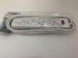 שקע כח קופסה עם 4 בתי תקע עם מפסק וכבל ניסקו