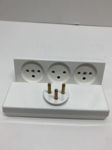 תקע כח מעבר לשלושה שקעים 220 וולט